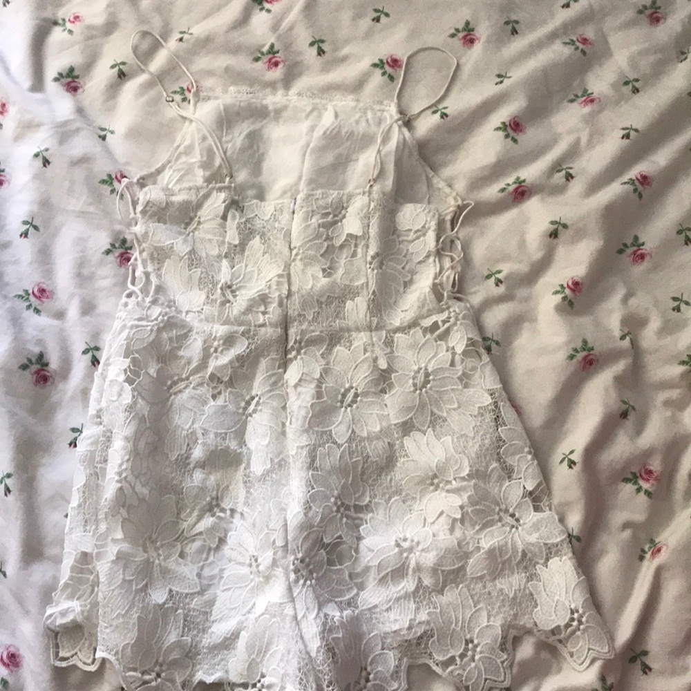Lace romper - Picture 3 of 5